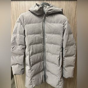 Gently-worn Uniqlo light weight puffer coat; S; Just below butt; pre-cleaned